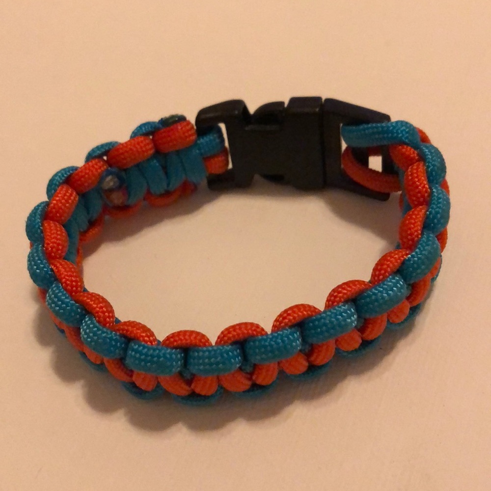 Paracord bracelet